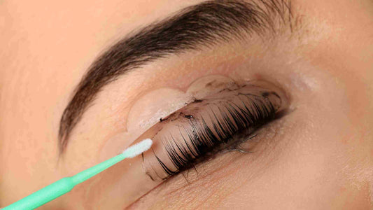 Comment réaliser un rehaussement de cils?