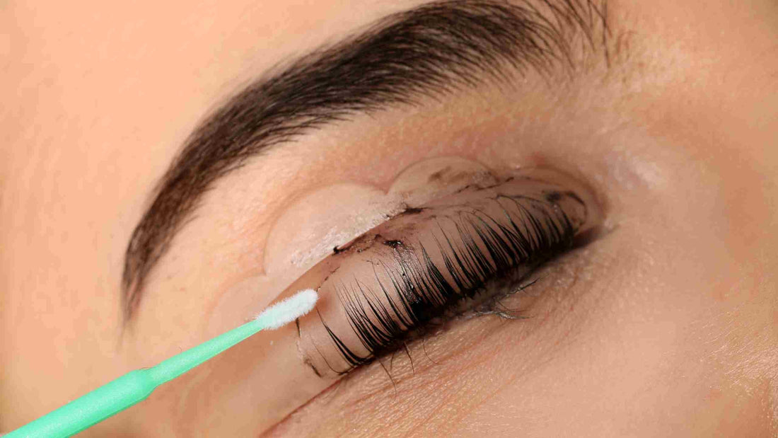 Comment réaliser un rehaussement de cils?
