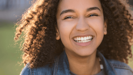 Faut-il changer sa routine dentaire pendant l'été?